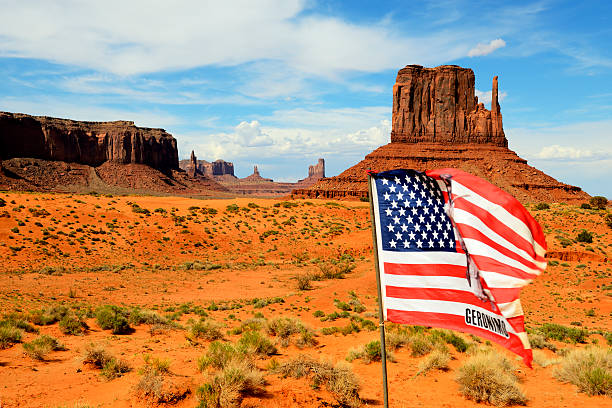 istock American Flag in Monument Valley 180821714