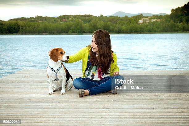 Photo libre de droit de Entre Amis banque d'images et plus d'images libres de droit de Beagle - Beagle, Chien, Enfant