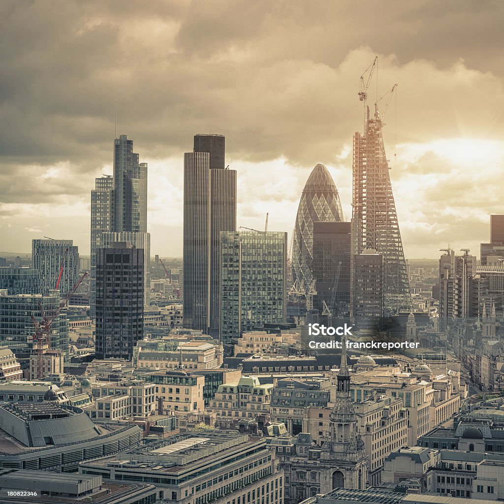 El panorama de la ciudad de london - Foto de stock de Londres - Inglaterra libre de derechos