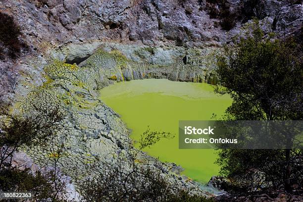 Devils Banho Sulfato De Cobre Cor De Água Reserva Termal De Waiotapu - Fotografias de stock e mais imagens de Ao Ar Livre