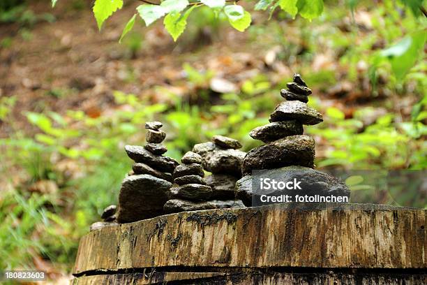 Ausgewogenen Steine Stockfoto und mehr Bilder von Im Freien - Im Freien, Massieren, Alternative Behandlungsmethode