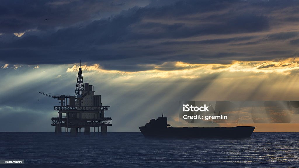 Oleju rig na morze z zbliża się statek Tankowiec - Zbiór zdjęć royalty-free (Platforma naftowa)