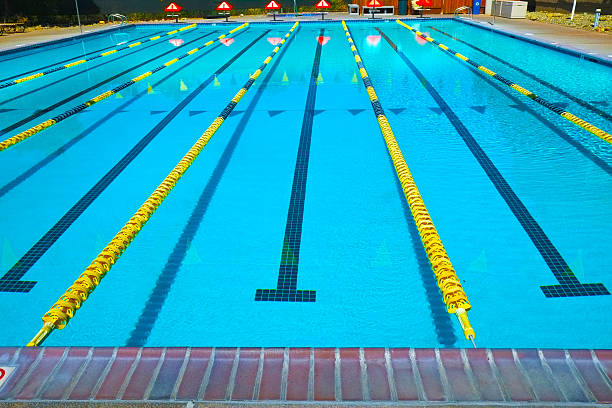 спортивно-плавательный бассейн - lap pool фотографии стоковые фото и изображения