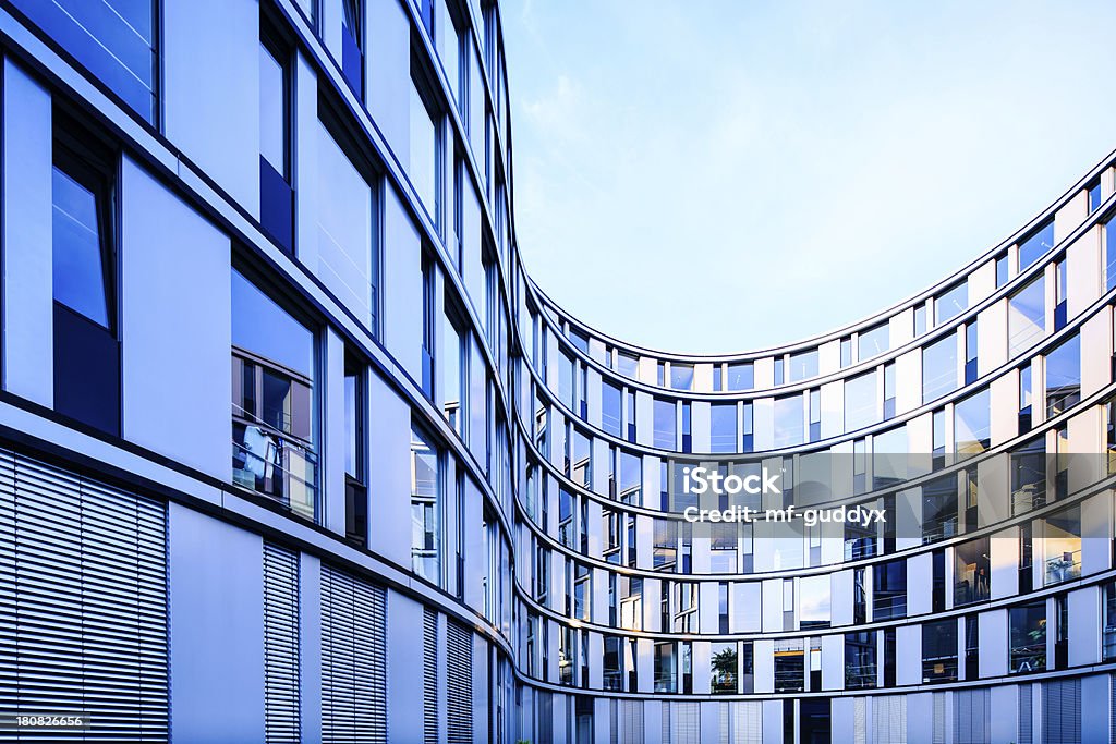 Moderne Büro Architektur - Lizenzfrei Fenster Stock-Foto