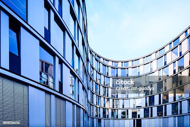 Moderne Büro Architektur Stockfoto und mehr Bilder von Fenster - Fenster, Kreis, Außenaufnahme von Gebäuden