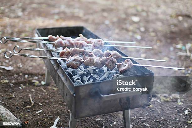 Antracite Carne Alla Griglia - Fotografie stock e altre immagini di Ambientazione esterna - Ambientazione esterna, Carbone, Carne