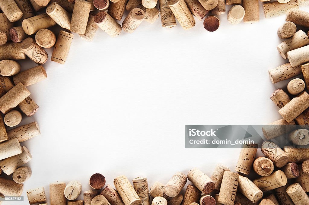 Bouchons de bouteilles de vin isolé sur fond blanc - Photo de Fond libre de droits