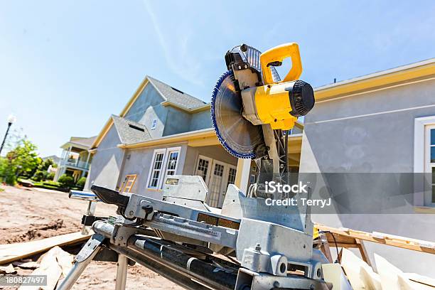 Carpintaria - Fotografias de stock e mais imagens de Cavalete de Serrador - Cavalete de Serrador, Ao Ar Livre, Arquitetura