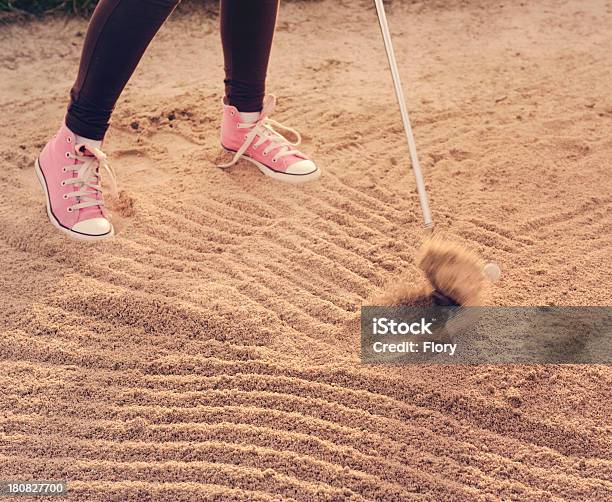 Golfschwung Teenagerout Sandbunker Stockfoto und mehr Bilder von Abschlagen - Abschlagen, Bewegung, Bewegungsunschärfe
