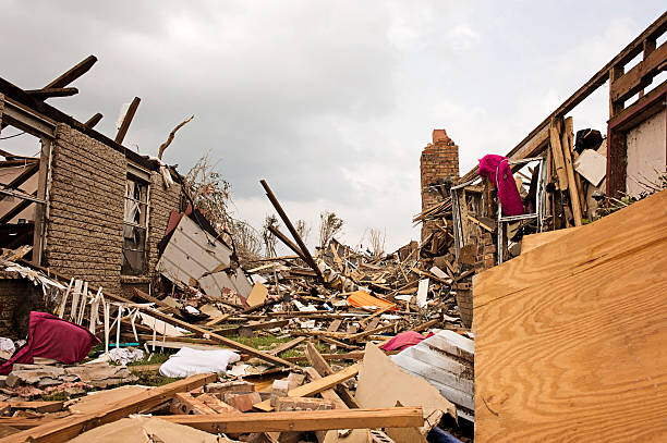 demolido do tornado - tornado ruined oklahoma environmental damage imagens e fotografias de stock