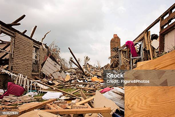 Foto de Demolido De Tornado e mais fotos de stock de Oklahoma - Oklahoma, Tornado, Arremessar
