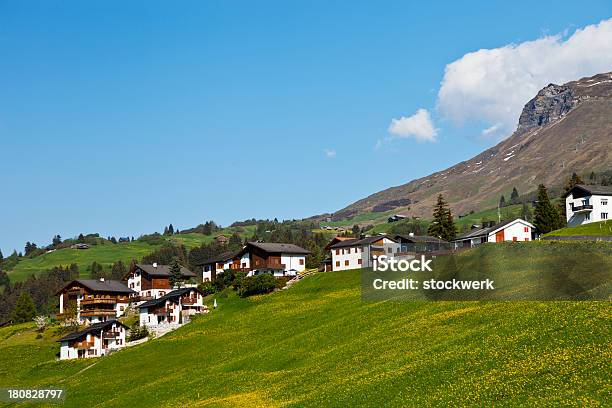 Obersaxen Chalet - Fotografie stock e altre immagini di Alpi - Alpi, Alpi svizzere, Ambientazione esterna