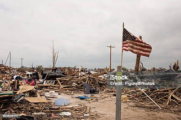 Amerykańska Flaga Dumy - zdjęcia stockowe i więcej obrazów Tornado - Tornado, Chaos, Klęska żywiołowa