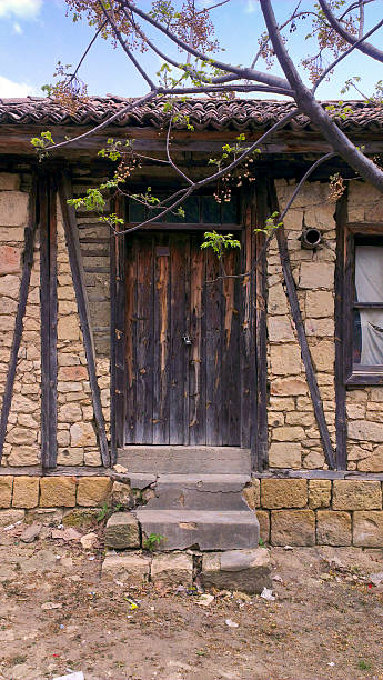 木製のドアの壁、güre、aydın,turkey - wall wood old obsolete ストックフォトと画像