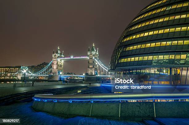 Photo libre de droit de Vue De Nuit De Tower Bridge À Londres Angleterre banque d'images et plus d'images libres de droit de Angleterre - Angleterre, Architecture, Capitales internationales