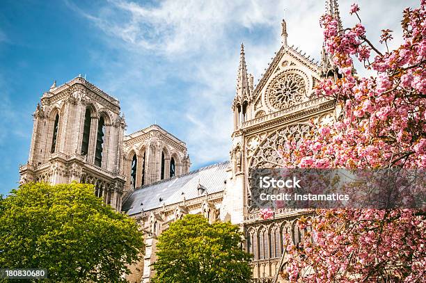 Foto de Notre Dame De Paris e mais fotos de stock de Arcaico - Arcaico, Arco - Característica arquitetônica, Arquitetura