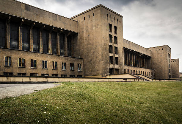 空港テンペルホフベルリン - tempelhof ストックフォトと画像