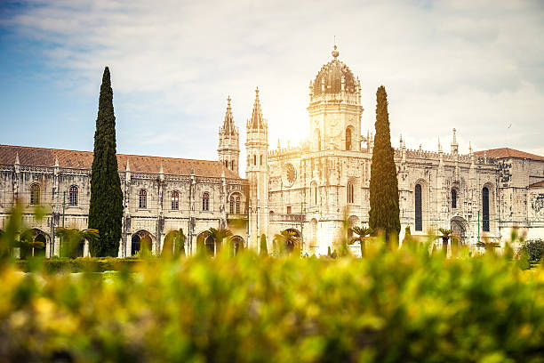 jeronimos monasterio en lisboa, portugal - monastery of jeronimos fotografías e imágenes de stock