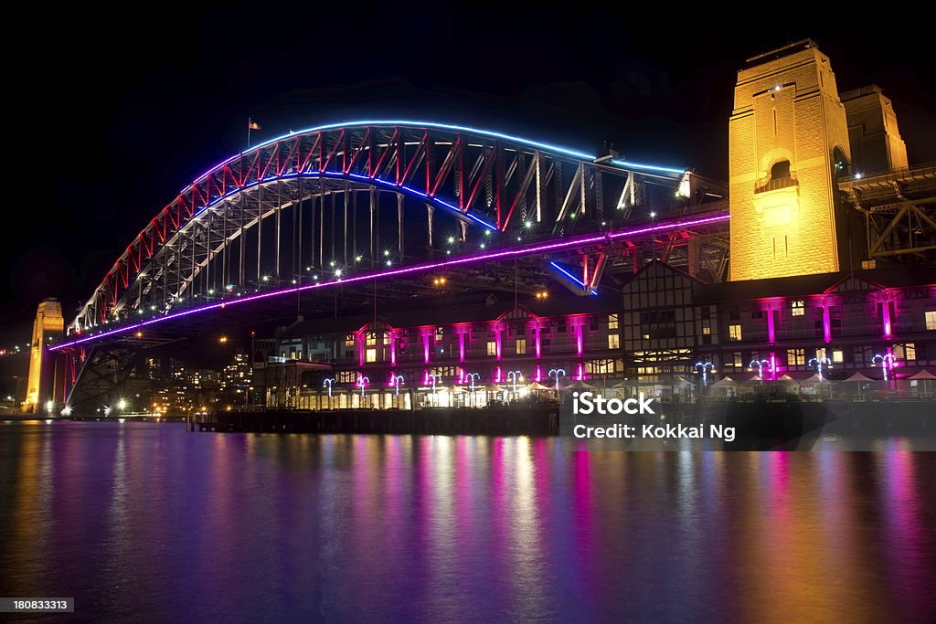 Vivid Sydney Harbour Bridge - Foto de stock de Ponte do Porto de Sydney royalty-free