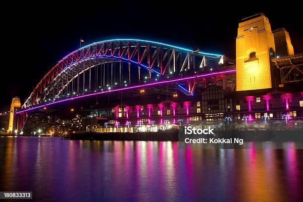 Foto de Vivid Sydney Harbour Bridge e mais fotos de stock de Ponte do Porto de Sydney - Ponte do Porto de Sydney, Roxo, Vivid Sydney