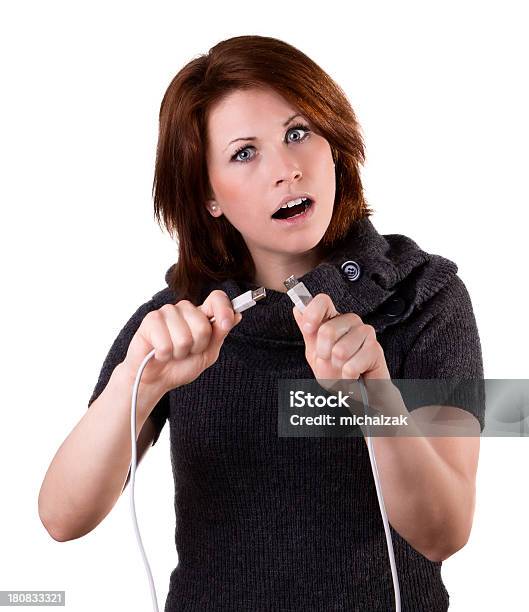 Mujer Se Desconecta Cable Foto de stock y más banco de imágenes de Accesibilidad - Accesibilidad, Adulto, Adulto joven