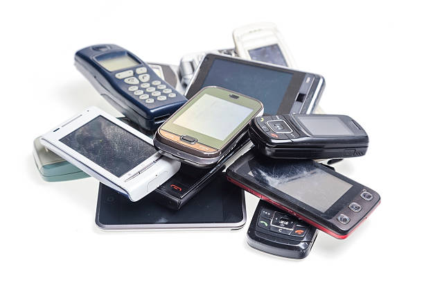 istock Old used cellphones pile 180833339