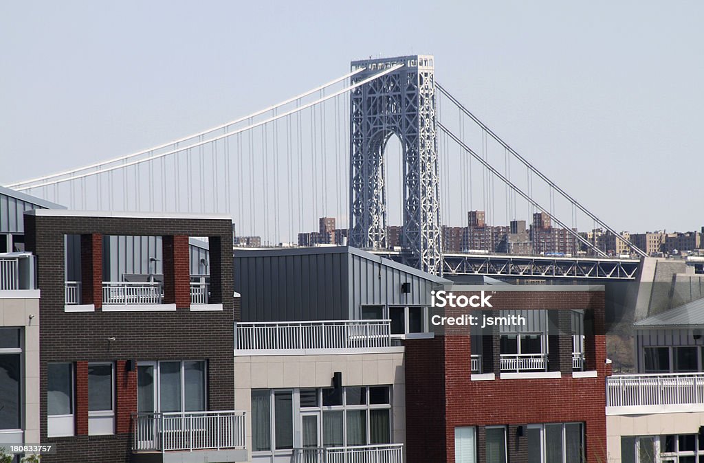 Maisons individuelles avec pont en arrière-plan - Photo de Jersey City libre de droits