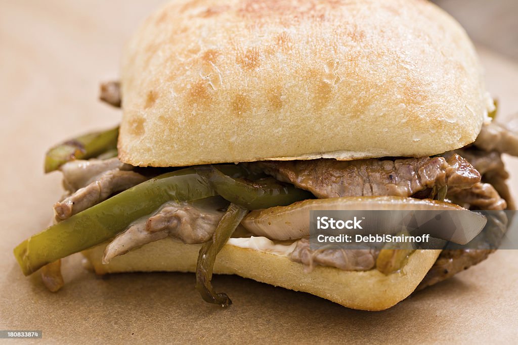 Пакет Philly Сырный стейк Бутерброд - Стоковые фото Чиабатта роялти-фри