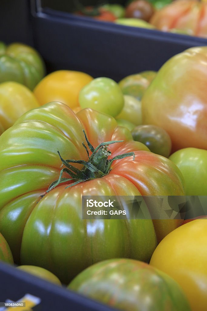 Różne odmiany pomidory w pudełku - Zbiór zdjęć royalty-free (Bez ludzi)