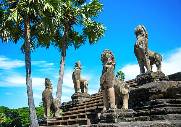 lions estatuas, angkor wat - ankor fotografías e imágenes de stock