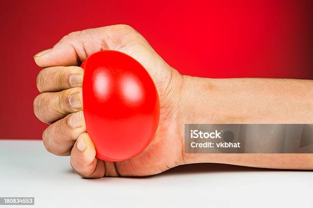 赤色ストレスボールをご用意 - ストレスボールのストックフォトや画像を多数ご用意 - ストレスボール, 絞る, アイデア