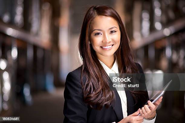 Photo libre de droit de Entrepôt Du Directeur banque d'images et plus d'images libres de droit de Femme d'affaires - Femme d'affaires, Directeur, Femmes