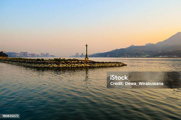 Fiume Banca Allarea Suburbana - Fotografie stock e altre immagini di Ambientazione esterna - Ambientazione esterna, Asia, Blu