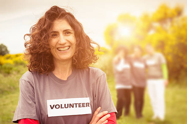 istock Volunteer outdoors 180835515