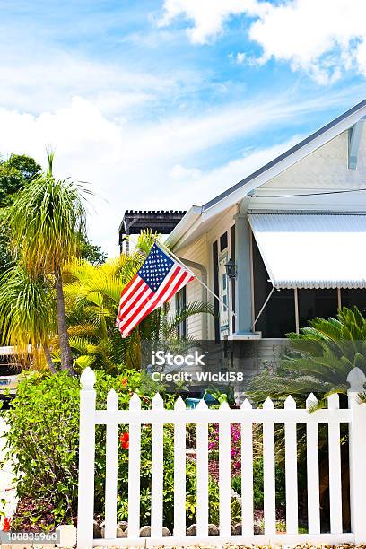 自慢のアメリカ - アメリカ国旗のストックフォトや画像を多数ご用意 - アメリカ国旗, フロリダ州, 住宅
