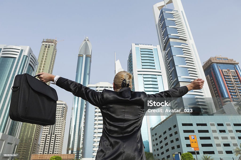 Деловая женщина в Дубае - Стоковые фото Дубай роялти-фри