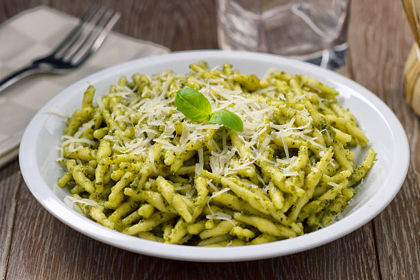 паста с песто - pesto sauce italian culture pine nut photography стоковые фото и изображения