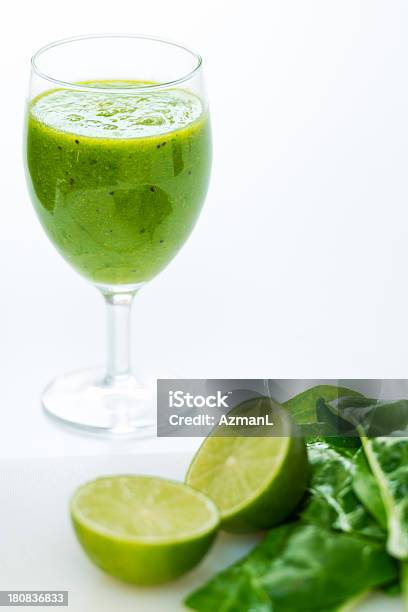 Batido De Verde - Fotografias de stock e mais imagens de Alimentação Saudável - Alimentação Saudável, Almoço, Batidos