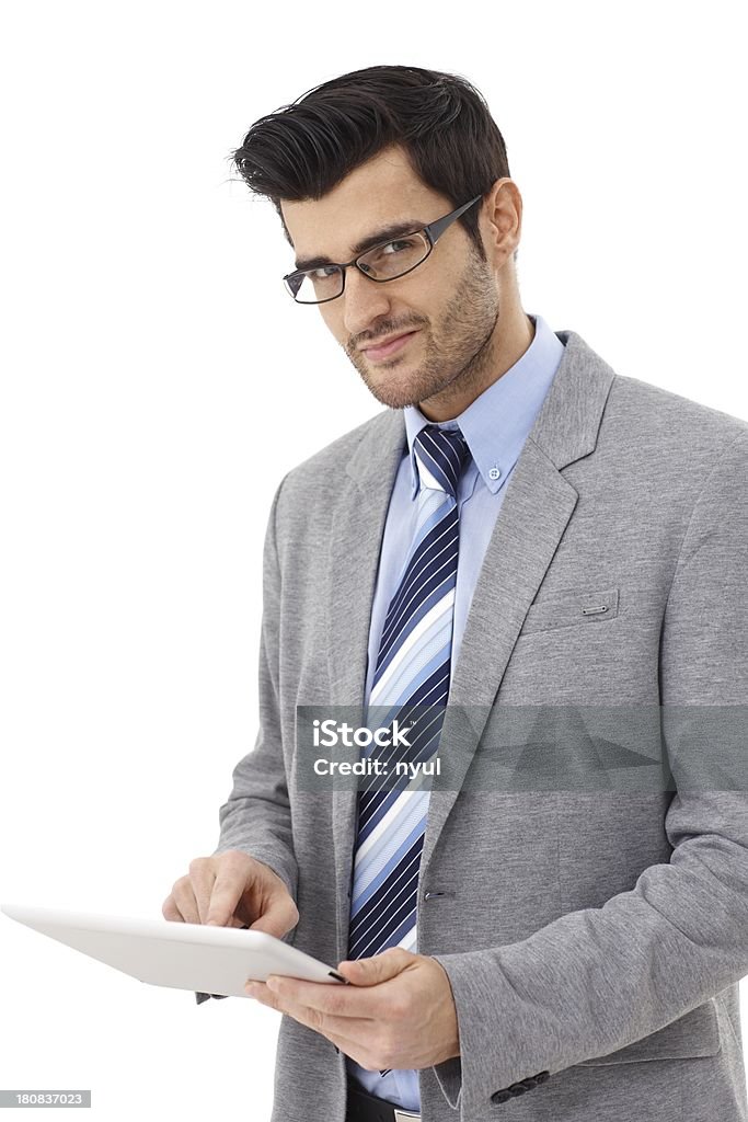 Atractivo hombre de negocios usando tableta - Foto de stock de 20 a 29 años libre de derechos