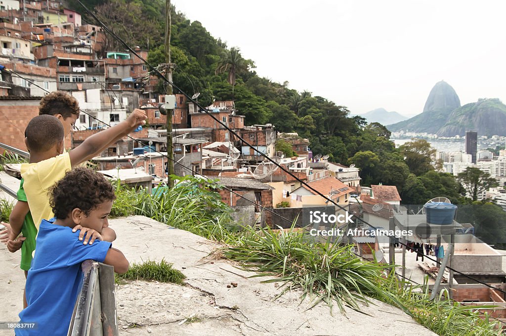 Kinder in den Favelas in Brasilien. Rio de Janeiro. Brasilien. - Lizenzfrei Armut Stock-Foto