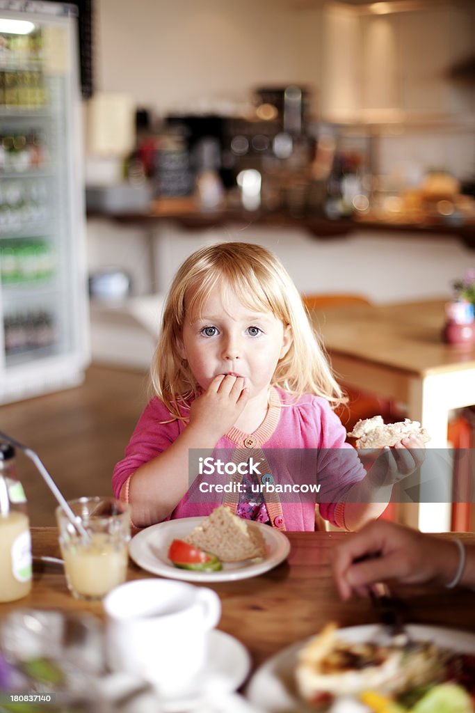 Comer en un café - Foto de stock de Barra - Bar libre de derechos