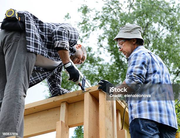 Photo libre de droit de Travailleurs De La Construction banque d'images et plus d'images libres de droit de 45-49 ans - 45-49 ans, Activité, Adulte