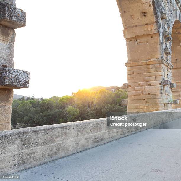 Ponte Gard - Fotografias de stock e mais imagens de Antigo - Antigo, Ao Ar Livre, Aqueduto
