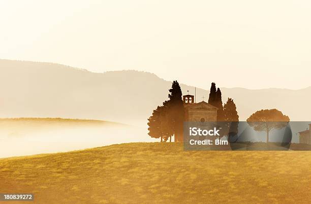 Pequeno Capela Capella Di Vitaleta Val Dorcia Toscana Itália - Fotografias de stock e mais imagens de Agricultura