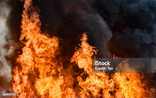 Fire Stockfoto und mehr Bilder von Brennen - Brennen, Einfachheit, Explodieren