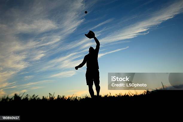 Nutzen Sie Gegenlichtbaseball Stockfoto und mehr Bilder von Baseball - Baseball, Baseball-Spielball, Erwachsene Person