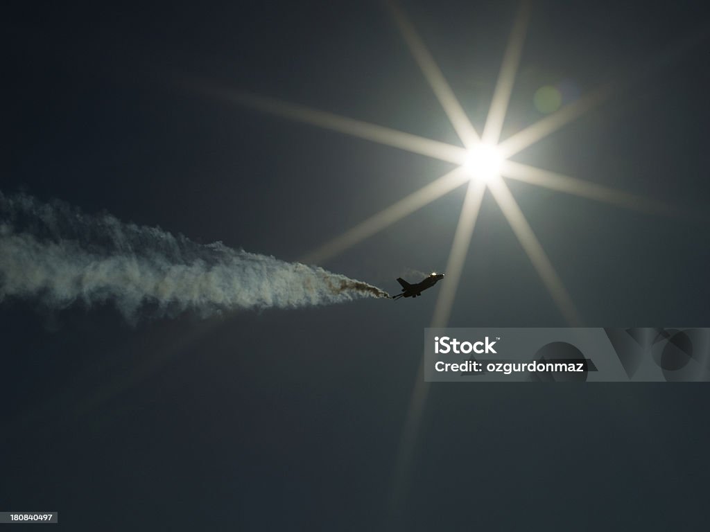 Jet avion contrail - Photo de Avion de chasse libre de droits