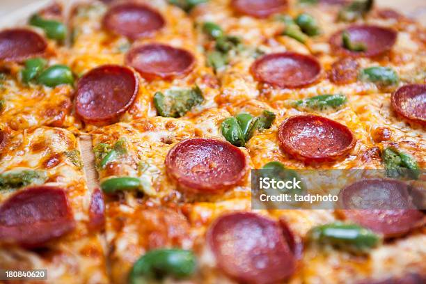 ディテールのペパロニと緑胡椒のピザ - イタリア文化のストックフォトや画像を多数ご用意 - イタリア文化, イタリア料理, クローズアップ