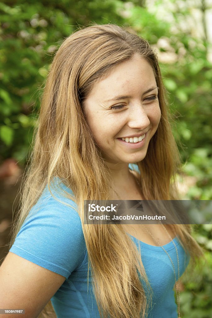 Adolescente souriante - Photo de 18-19 ans libre de droits