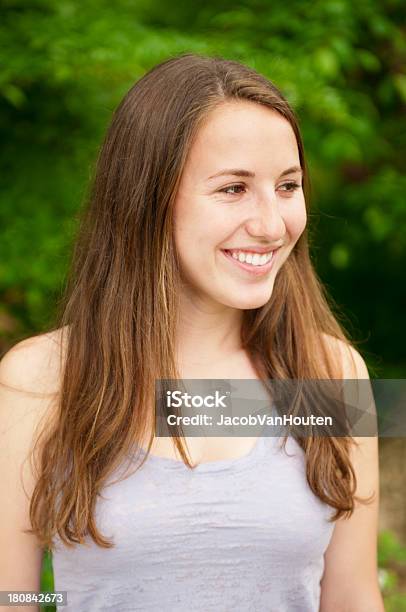 십대 여자아이 미소 18-19세에 대한 스톡 사진 및 기타 이미지 - 18-19세, 갈색, 갈색 눈